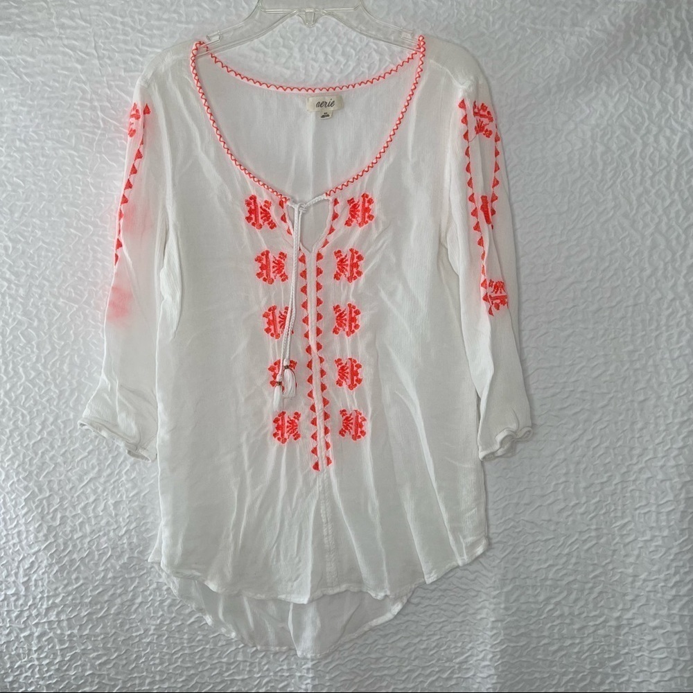 ! Aerie White Peasant Embroidered Top Size Small